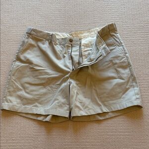 L.L. Bean 6" Khaki Flat Front Short Size 40